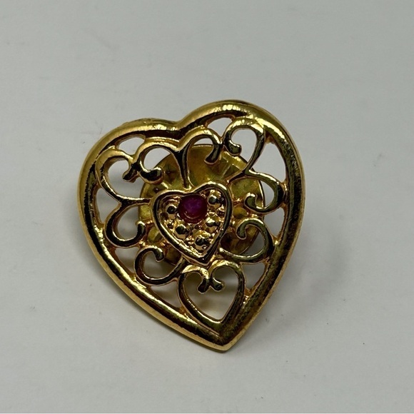 Vintage Small Gold Tone Filigree Heart Lapel Pin with Red Gem - Picture 1 of 4